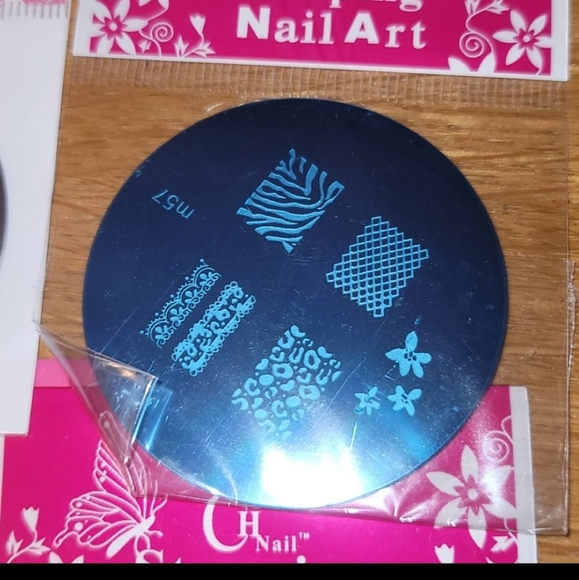 Stamping Nail Set + 6 additional plates - Picture 9 of 16